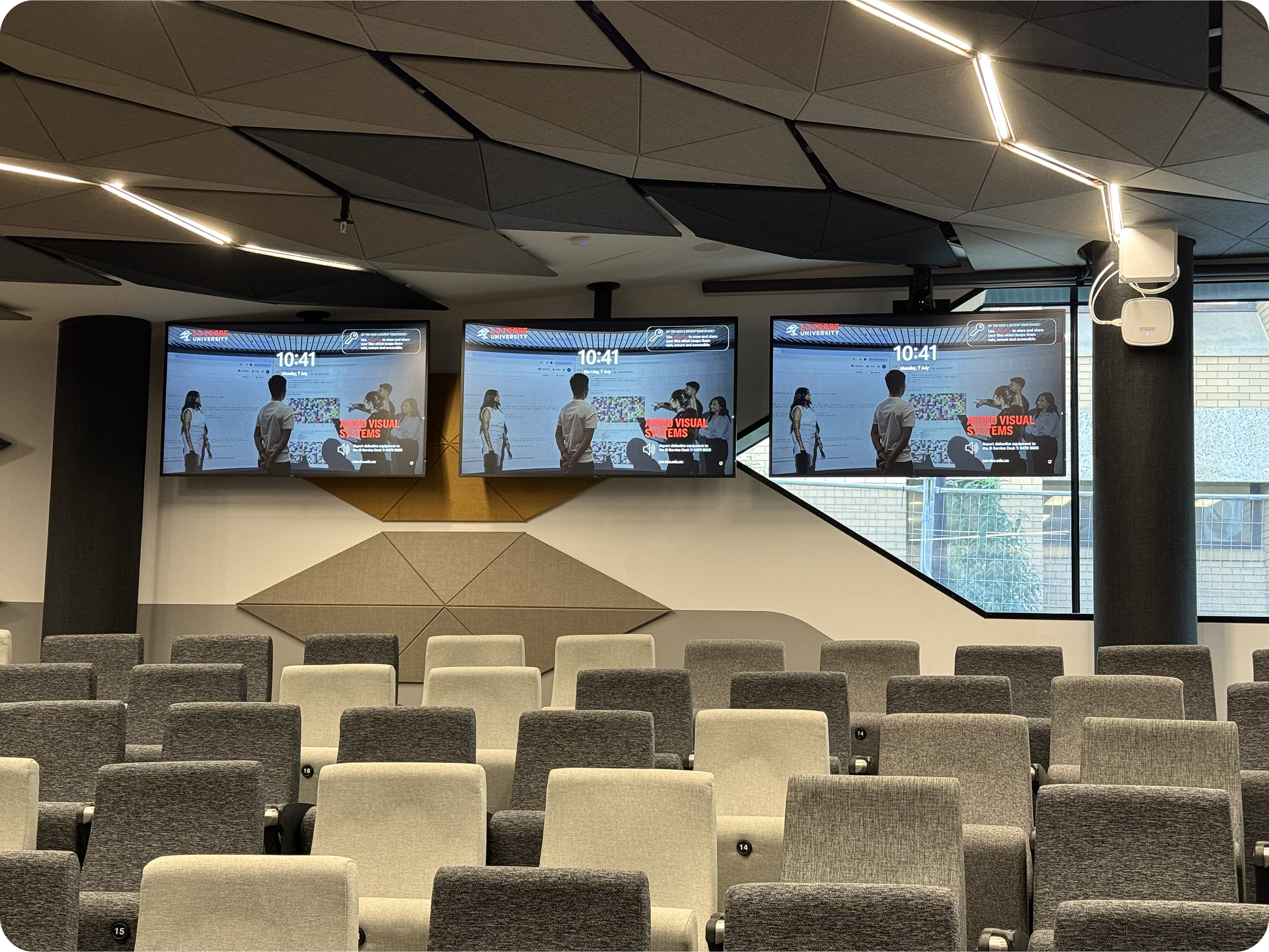 sigmund-65u8D-iNh0M-unsplash 22 (3)